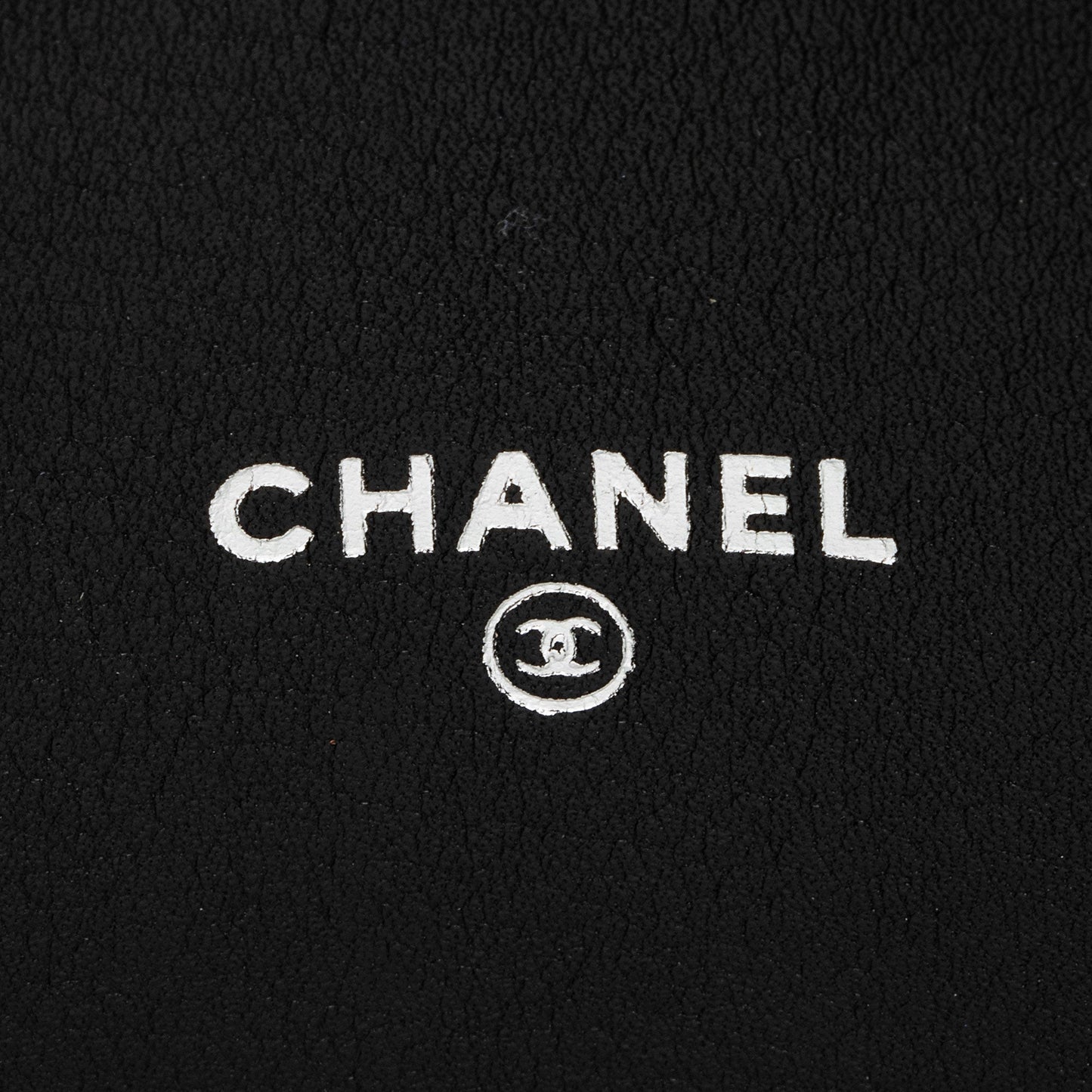Chanel Patent Leather CC Brilliant iPad Case (SHF-NuaWXc)