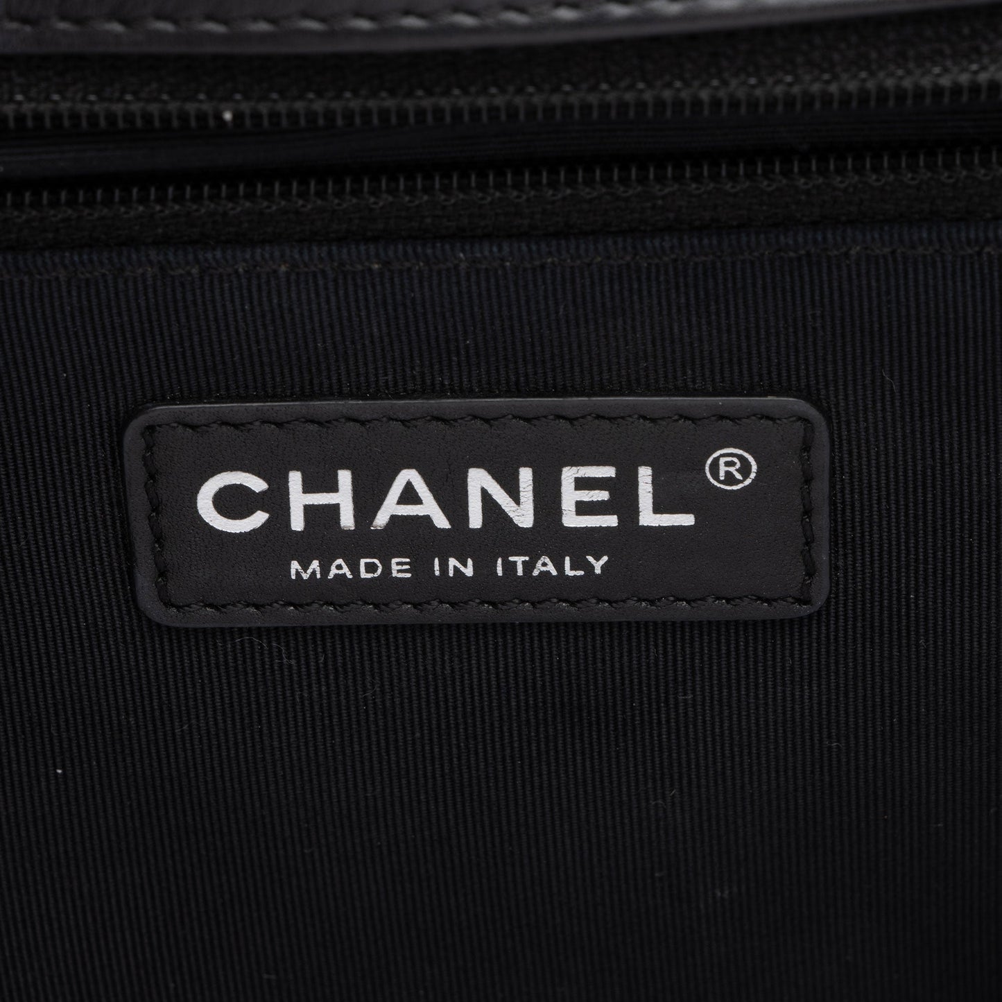 Chanel Patent Leather Chevron New Medium Boy Bag (SHF-jPhBdY)