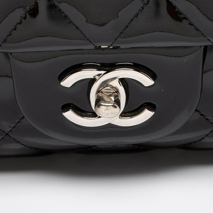 Chanel Patent Leather Classic Jumbo Double Flap Bag (SHF-zuaFhW)