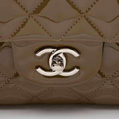 Chanel Patent Leather Classic Jumbo Double Flap Bag (SHF-jE6UCt)
