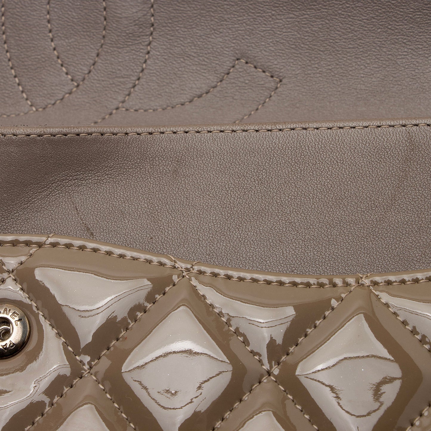 Chanel Patent Leather Classic Jumbo Double Flap Bag (SHF-jE6UCt)