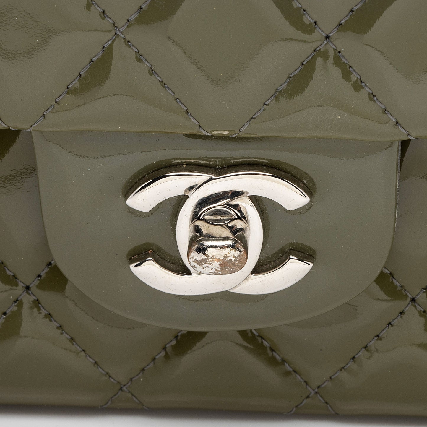 Chanel Patent Leather Classic Medium Double Flap Bag (SHF-yY0DZr)