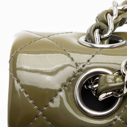 Chanel Patent Leather Classic Medium Double Flap Bag (SHF-yY0DZr)