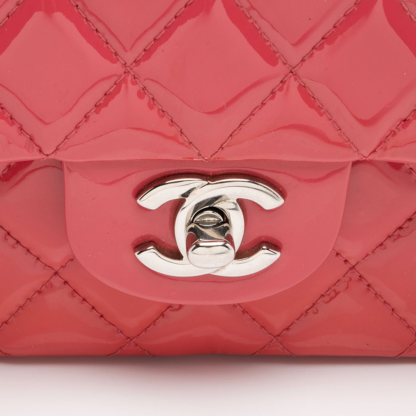 Chanel Patent Leather Classic Medium Double Flap Bag (SHF-4dhv1Q)