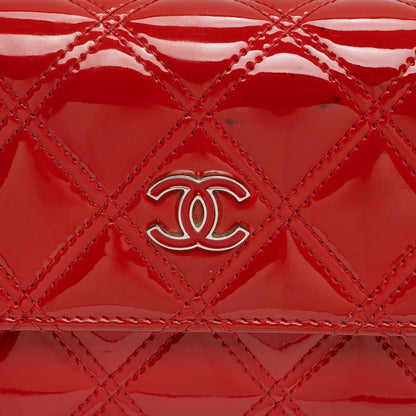 Chanel Patent Leather Diamond Stitch Flap Wallet (SHF-Ql4n4i)