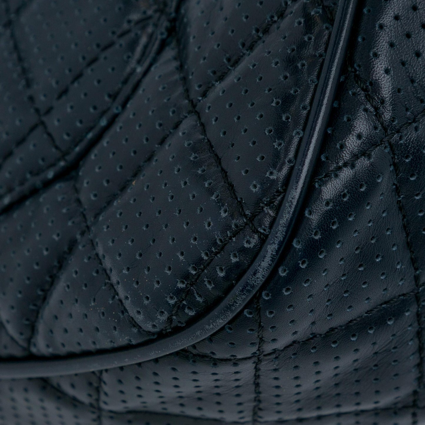 Chanel Perforated Classic Mini Rectangular Flap (SHG-NYfWbm)