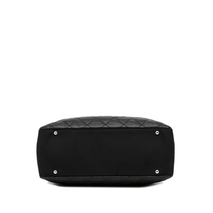 Chanel Quilted Lambskin CC Shoulder Bag (SHG-xnwCwL)