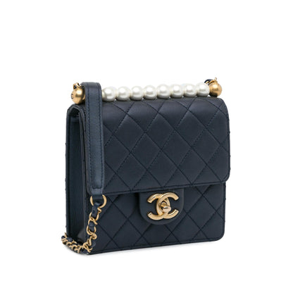Chanel Small Chic Pearls Flap Bag (SHG-BMZQ5h)
