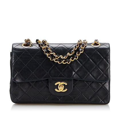Chanel Small Classic Lambskin Double Flap Bag (SHG-JyubY0)