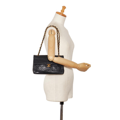 Chanel Small Quilted Lambskin Single Flap (SHG-JnDmQ6)