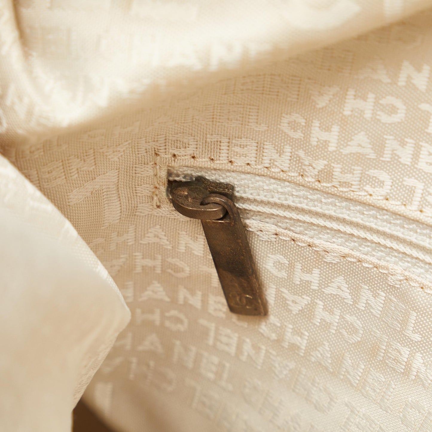 Chanel Tweed Clover Shoulder Bag (SHG-dlPn67)