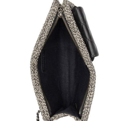 Chanel Tweed Lambskin CC Embellished Wrislet Clutch (SHF-1PtYF3)