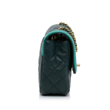 Chanel Two-Tone Day Flap Bag (SHG-Qdyuoq)