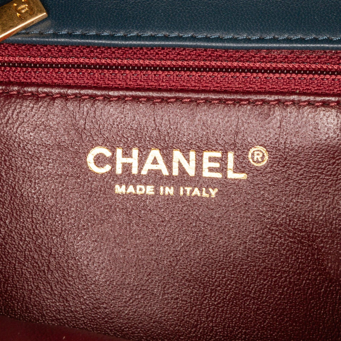 Chanel Two-Tone Day Flap Bag (SHG-Qdyuoq)