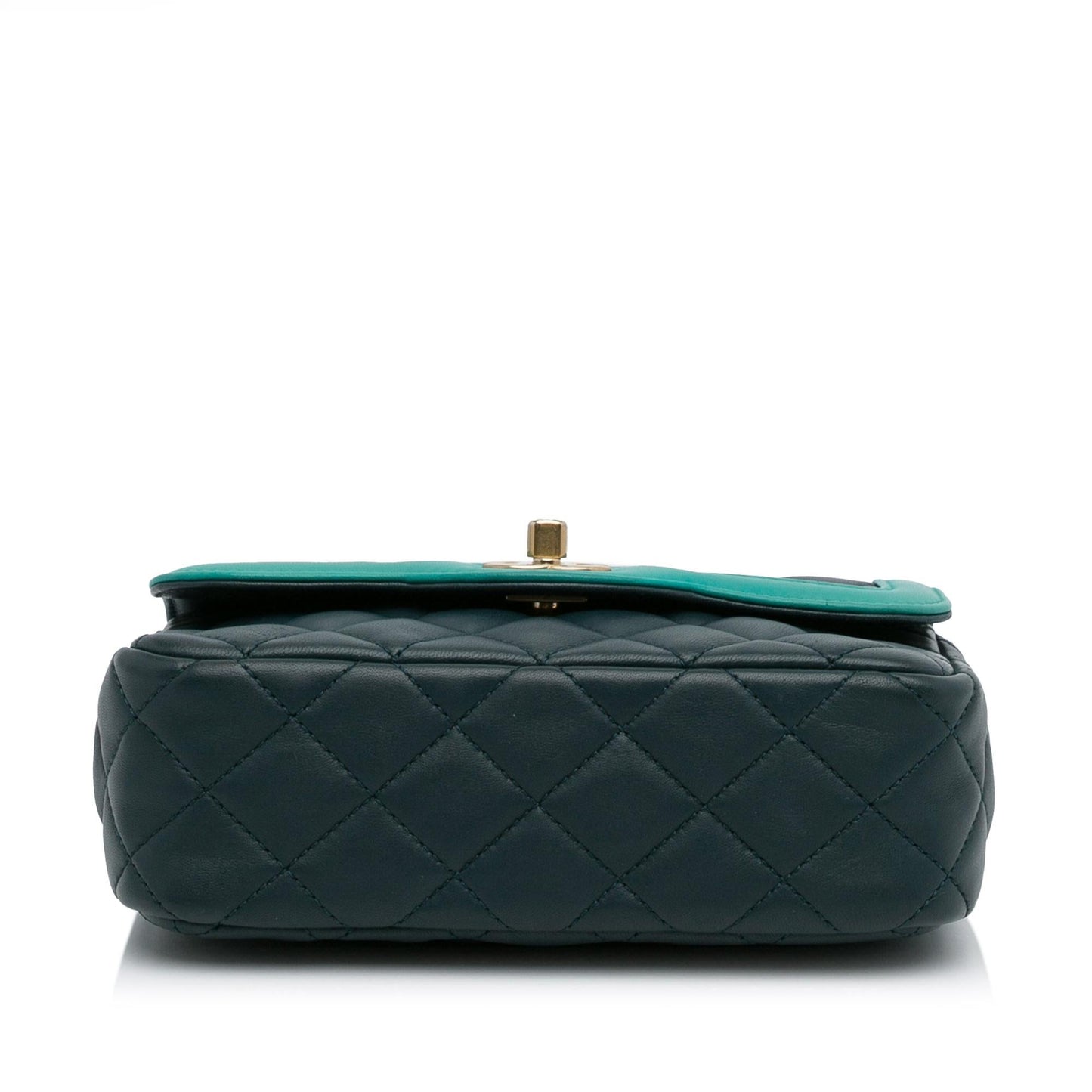 Chanel Two-Tone Day Flap Bag (SHG-Qdyuoq)