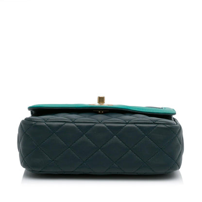 Chanel Two-Tone Day Flap Bag (SHG-Qdyuoq)