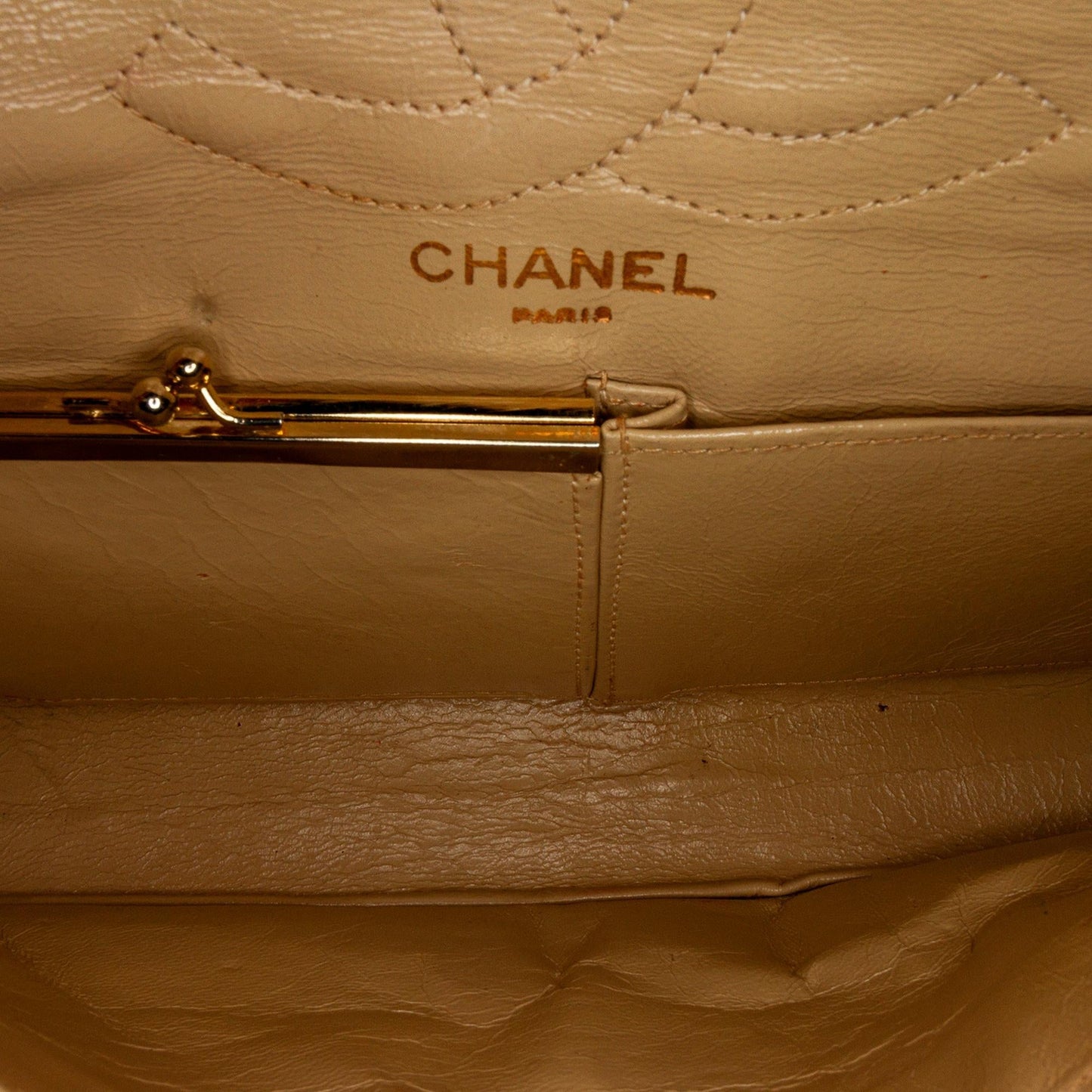Chanel Vertical Flap Bag (SHG-9sL0o7)