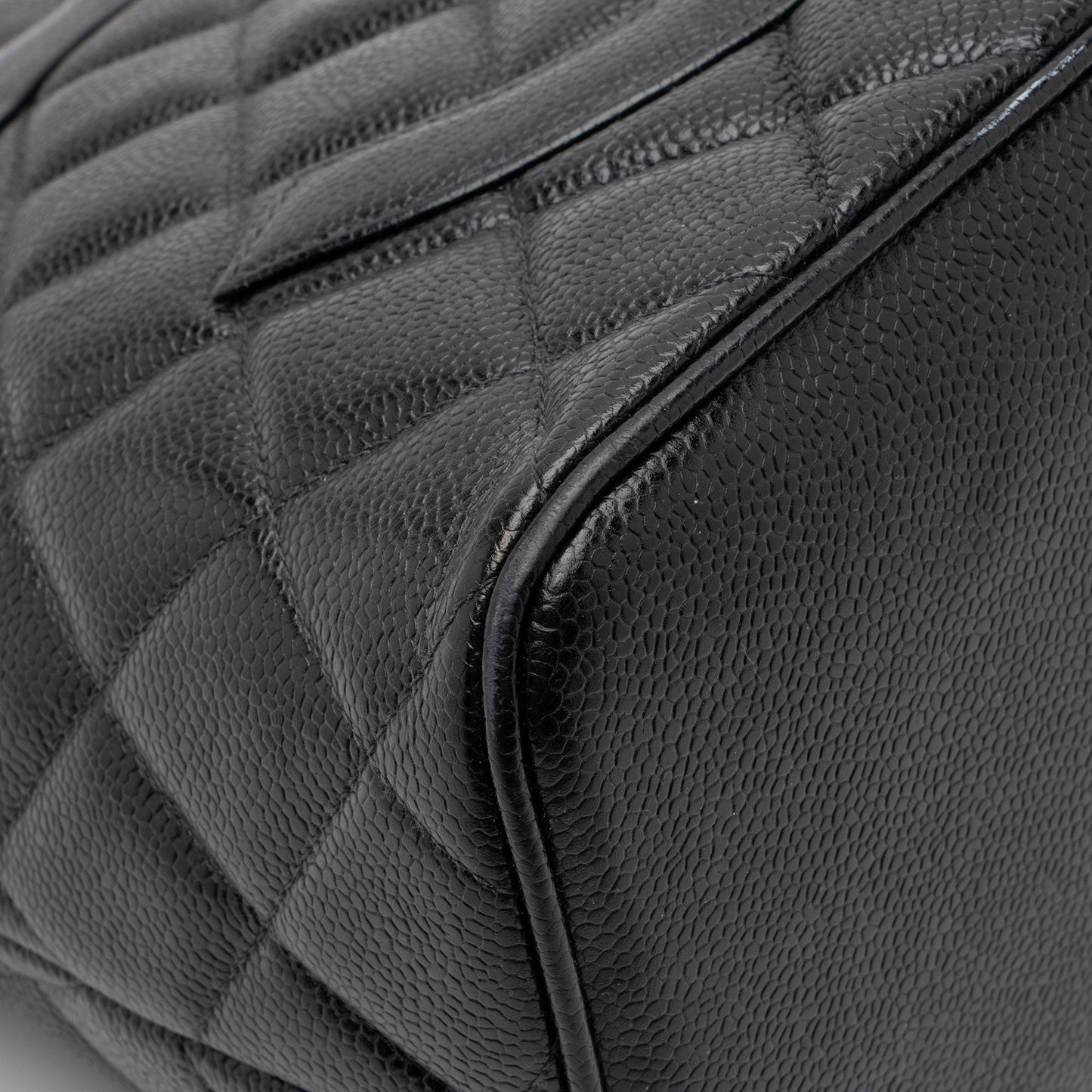 Chanel Vintage Caviar Leather Medallion Tote (SHF-1e1Co0)