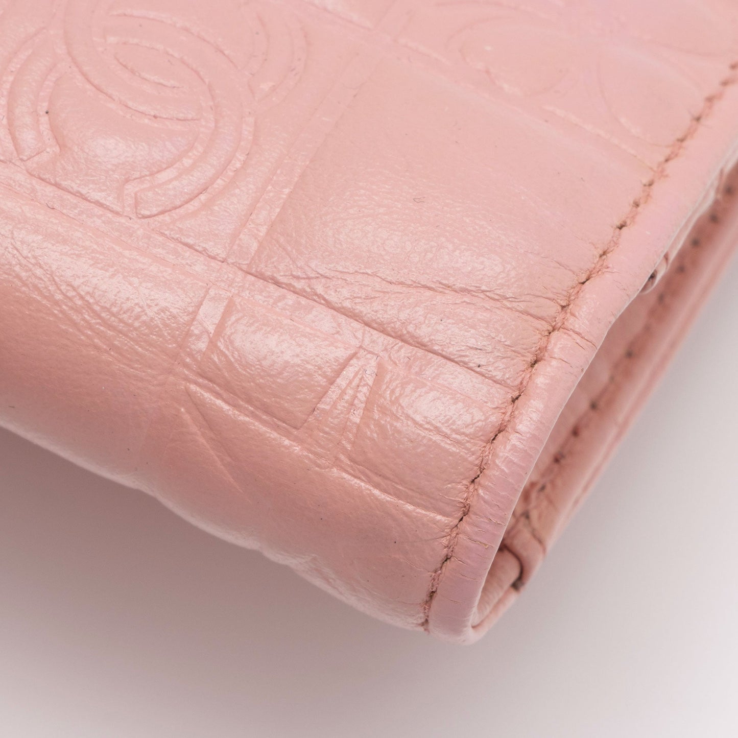 Chanel Vintage Embossed Lambskin Lucky Symbols Bi-Fold Wallet (SHF-uNdtFJ)