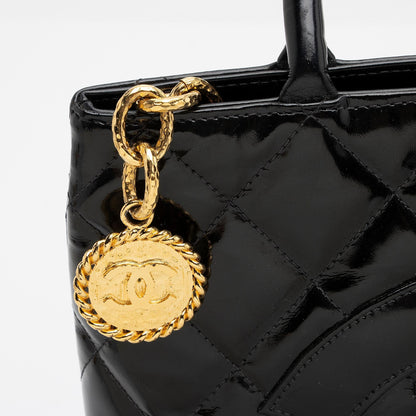 Chanel Vintage Patent Leather Medallion Tote (SHF-vDFKr8)
