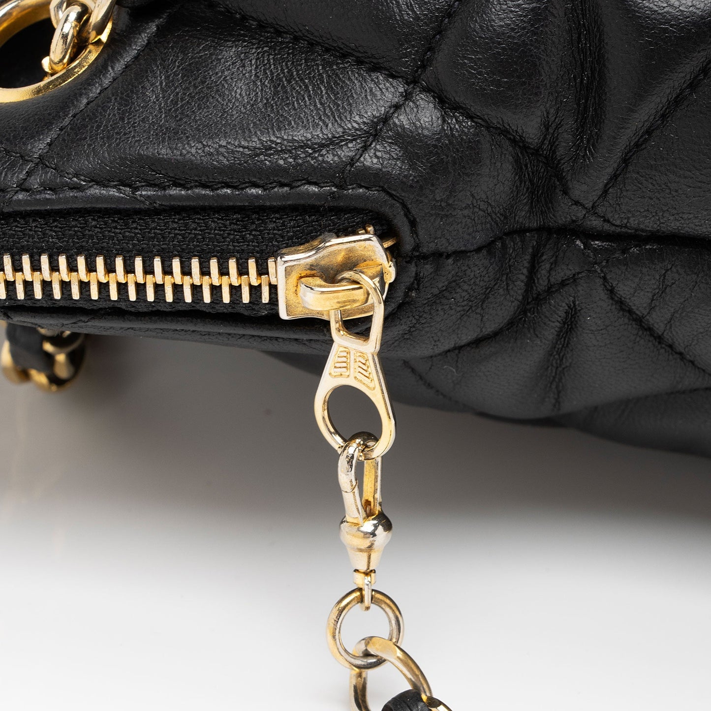 Chanel Vintage Quilted Lambskin Medium Shoulder Bag (SHF-lBlF7a)