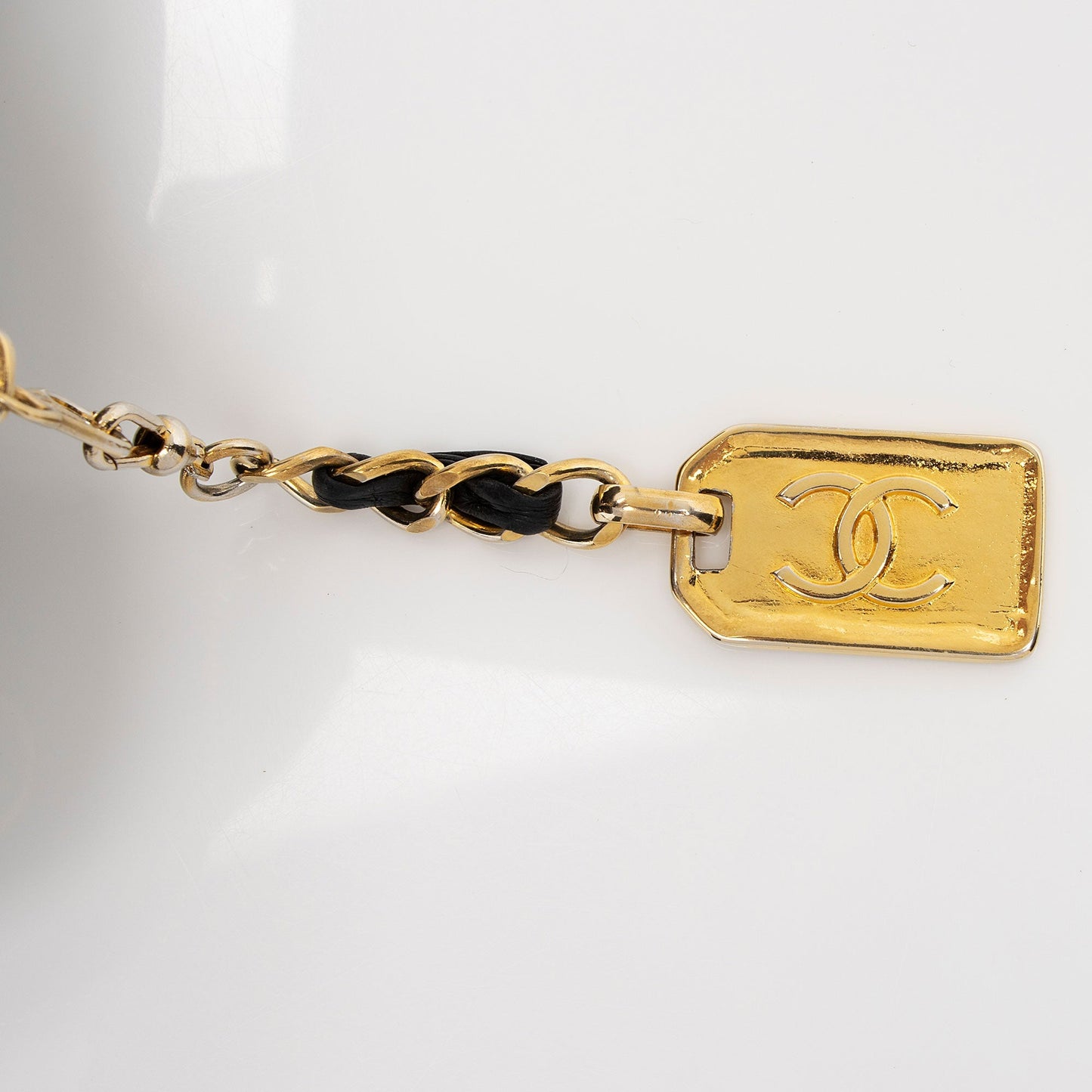 Chanel Vintage Quilted Lambskin Medium Shoulder Bag (SHF-lBlF7a)