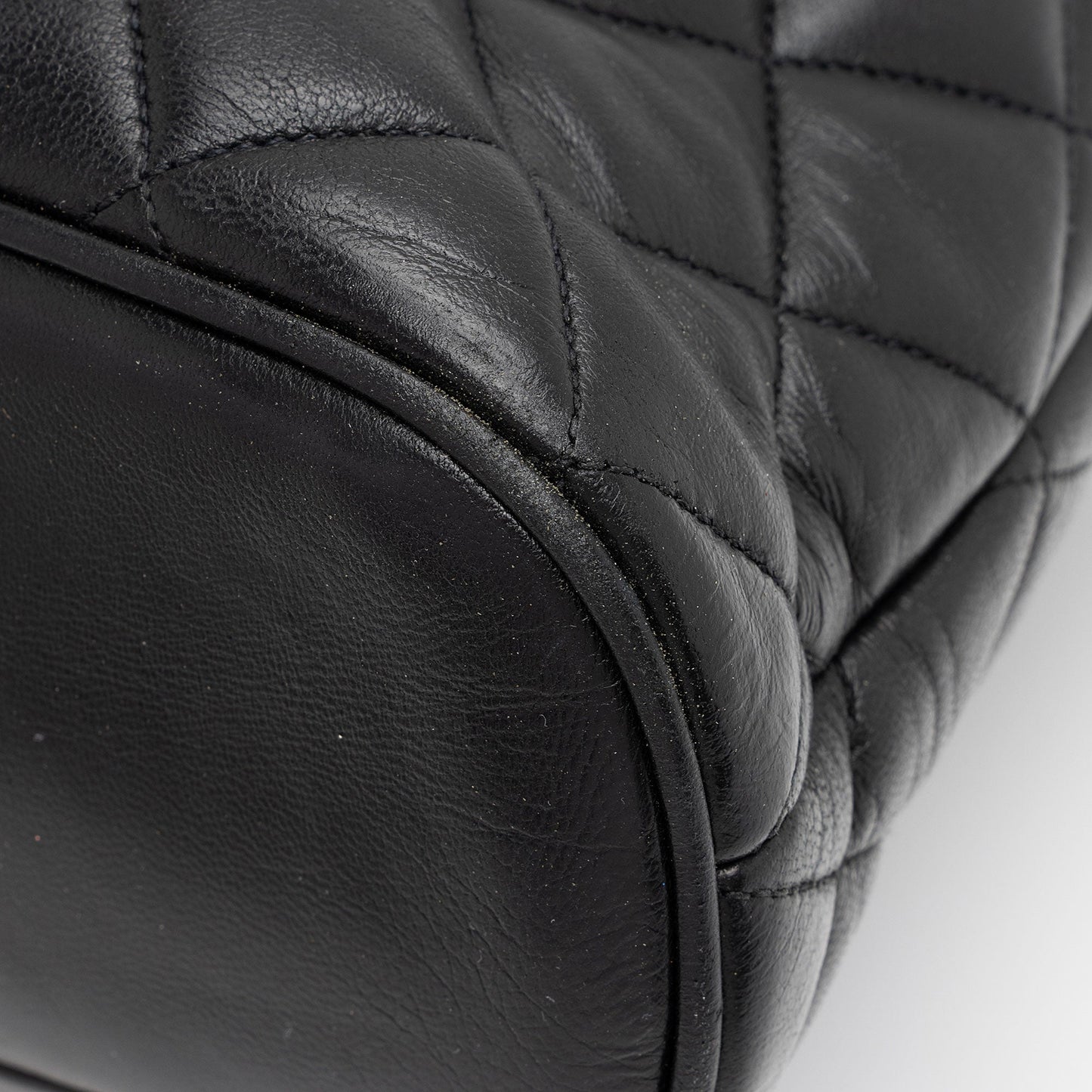 Chanel Vintage Quilted Lambskin Medium Shoulder Bag (SHF-lBlF7a)
