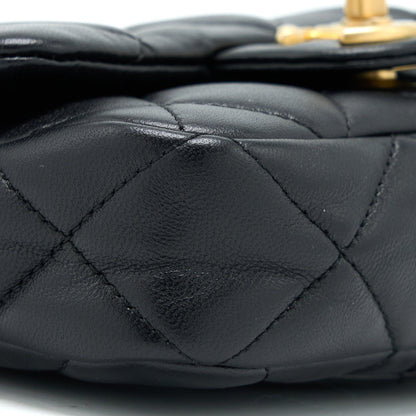Chanel 22S Giant Chain Flap Shoulder Bag Lambskin Black GHW (Microchip)
