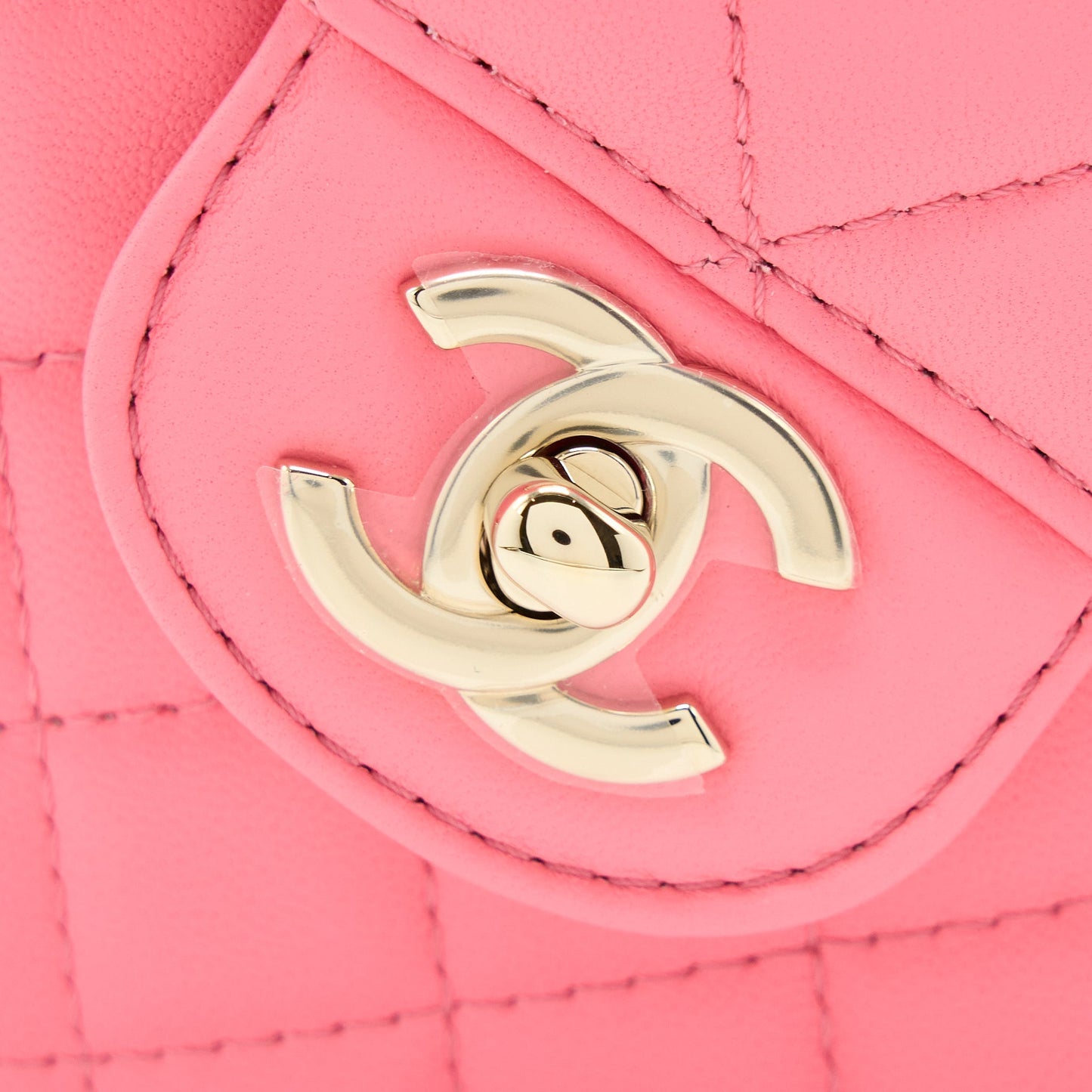 Chanel 22S Heart Bag Lambskin Pink LGHW (Microchip)