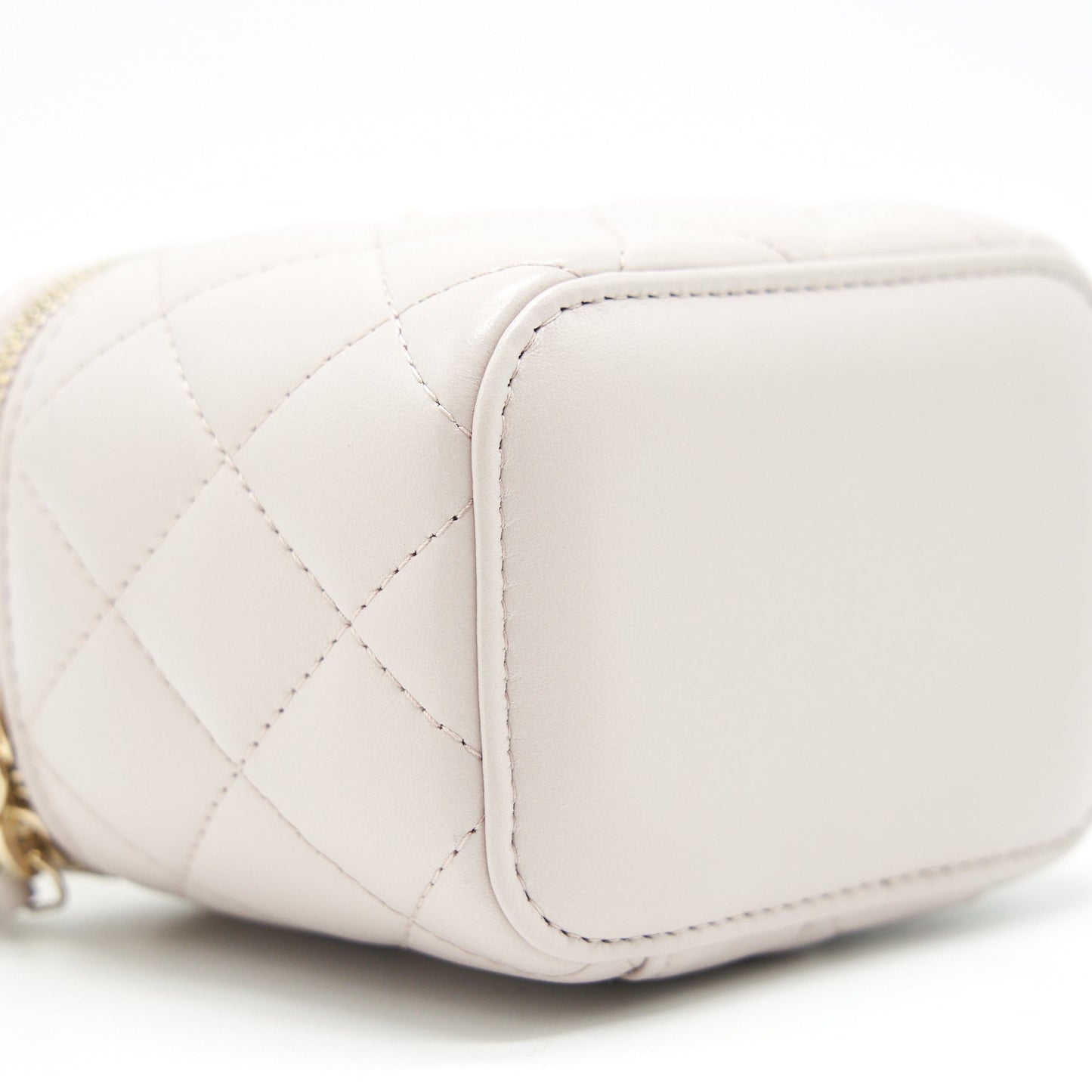 Chanel 21B Lilac/ Light Purple Pearl Crush Small Vanity Case with Chain