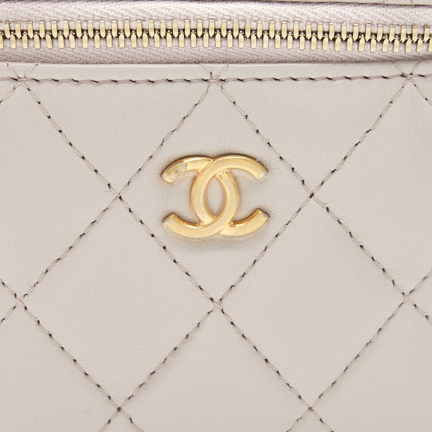 Chanel 21B Lilac/ Light Purple Pearl Crush Small Vanity Case with Chain