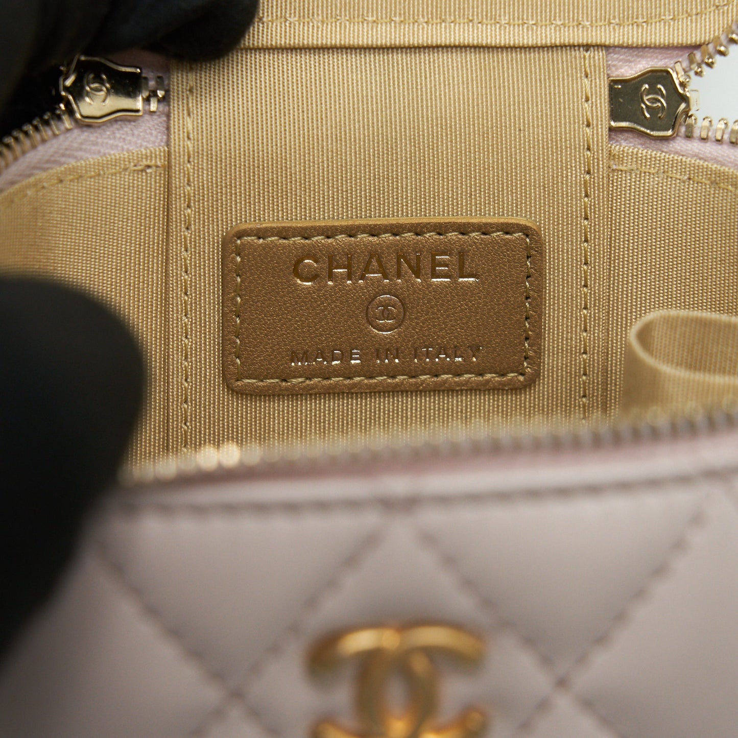 Chanel 21B Lilac/ Light Purple Pearl Crush Small Vanity Case with Chain