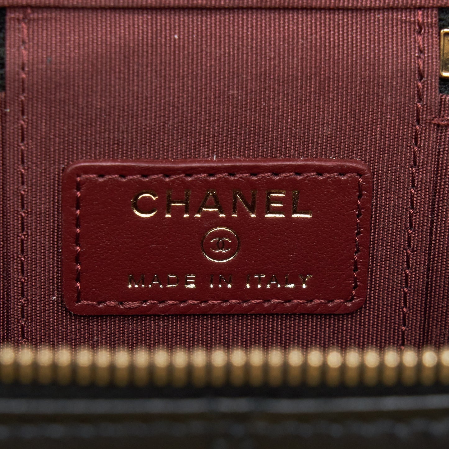 Chanel 21A Gold Crush Mini Vanity Case Calfskin Black GHW