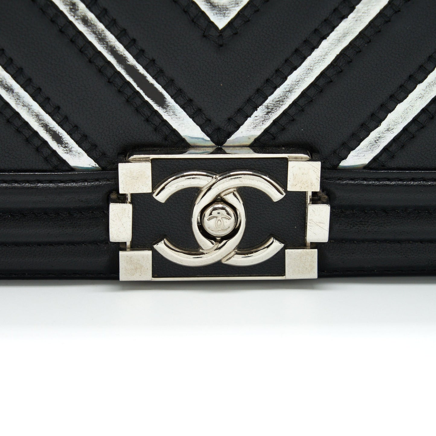 Chanel Medium Boy Chevron Lambskin Black/Silver SHW