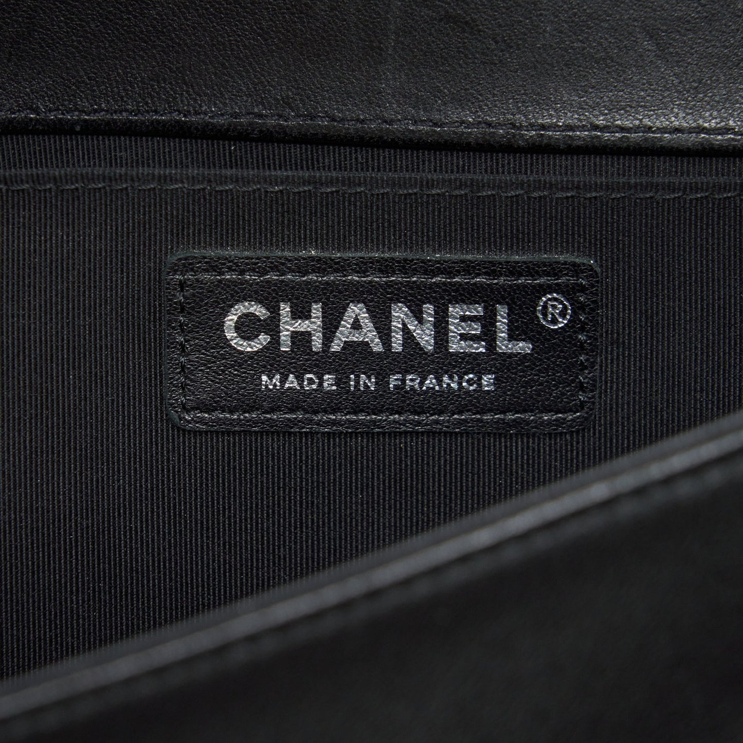 Chanel Medium Boy Chevron Lambskin Black/Silver SHW
