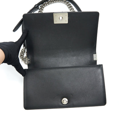 Chanel Medium Boy Chevron Lambskin Black/Silver SHW
