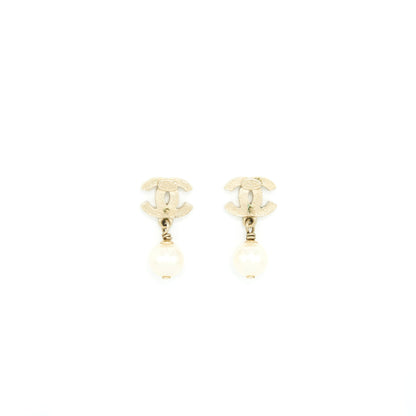 Chanel CC Logo With Pearl Drop Earrings LGHW