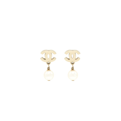 Chanel CC Logo With Pearl Drop Earrings LGHW
