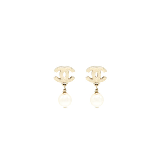 Chanel CC Logo With Pearl Drop Earrings LGHW