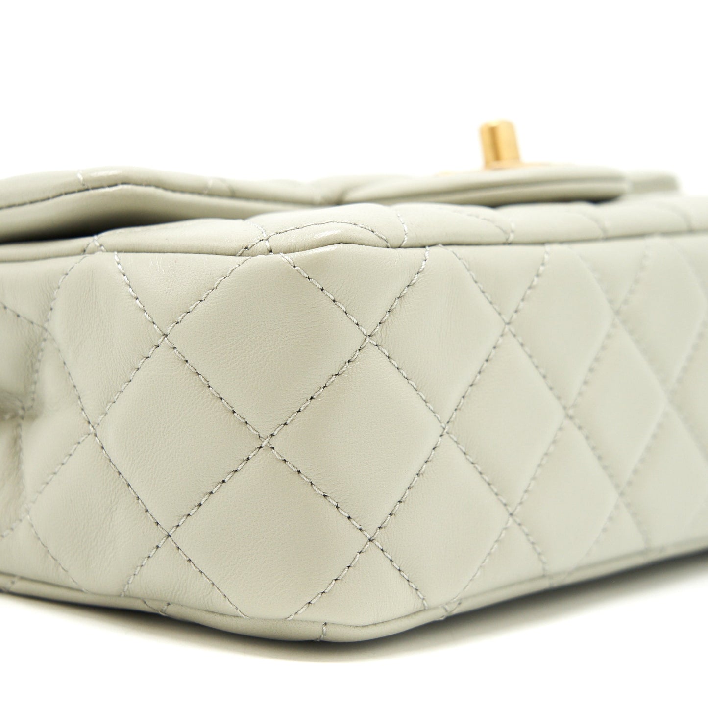 Chanel 22C light Pearl Crush mini Flap Bag Lambskin light Grey GHW (microchip)