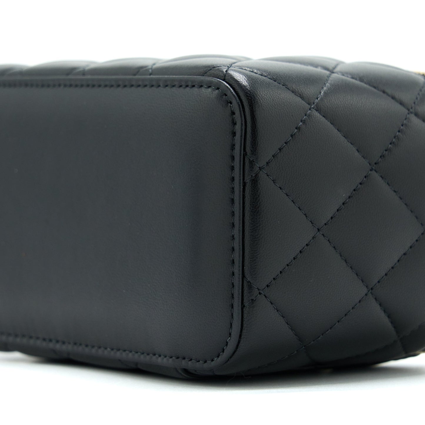 Chanel 22A Pearl Crush Long Vanity With Chain Lambskin Black GHW