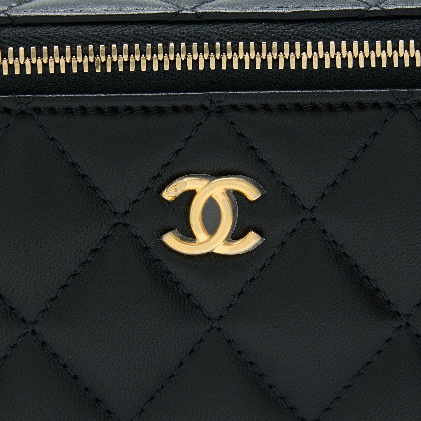 Chanel 22A Pearl Crush Long Vanity With Chain Lambskin Black GHW