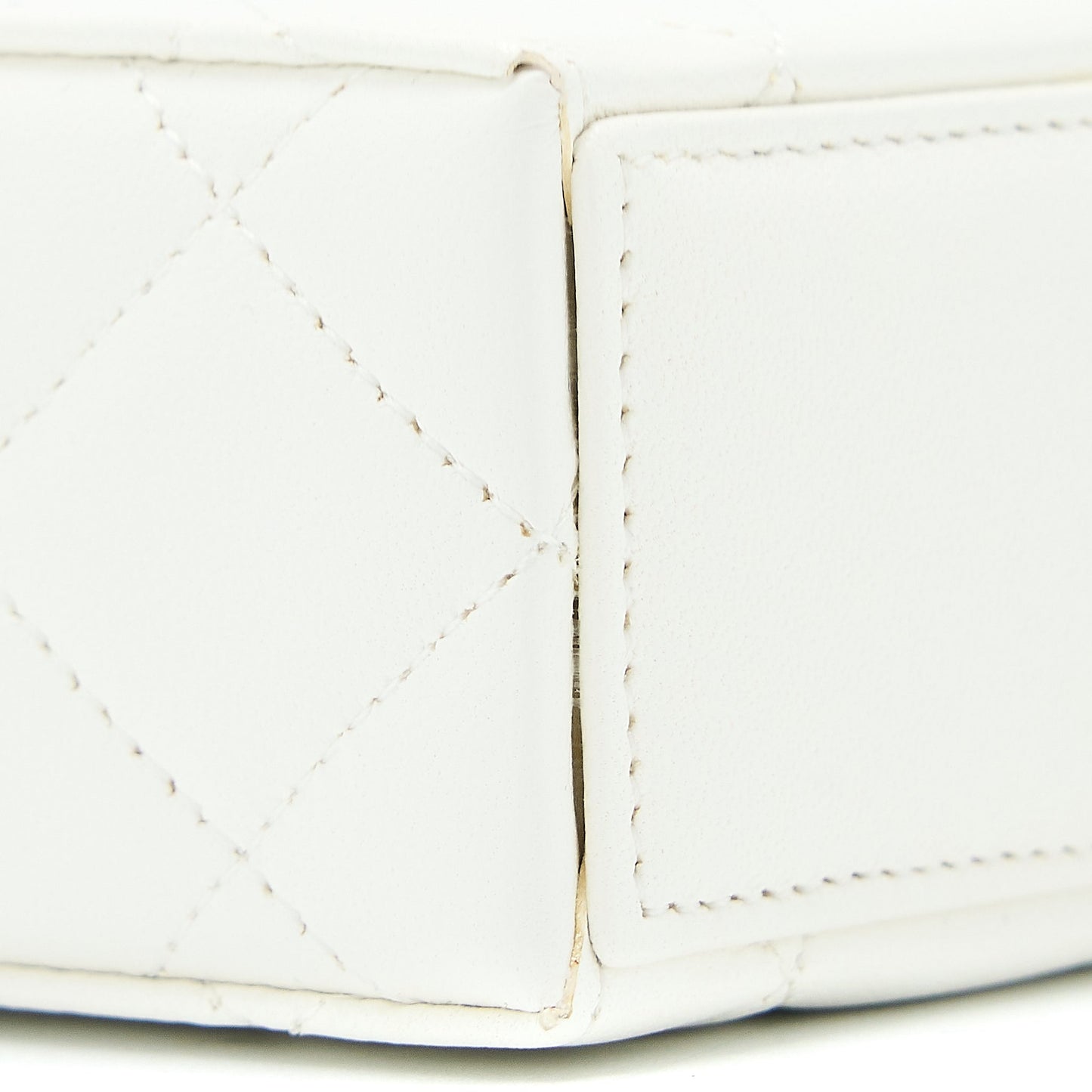 Chanel 22P Quilted Mini Box Vanity With Chain Lambskin White LGHW