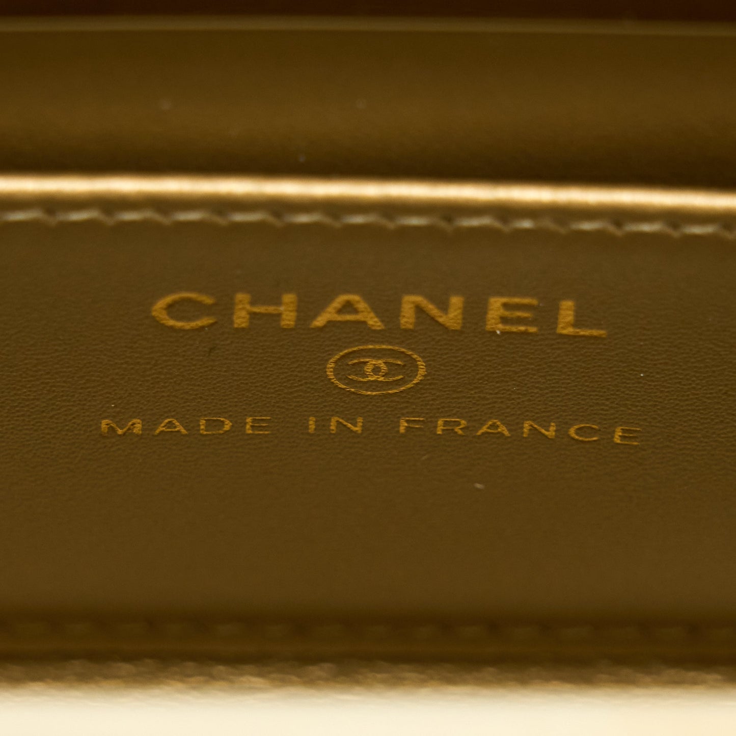 Chanel 22P Quilted Mini Box Vanity With Chain Lambskin White LGHW