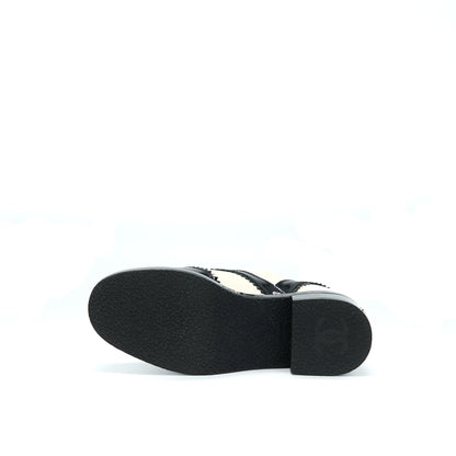 Chanel Size 38.5 Patent/Lambskin Black/White Loafer