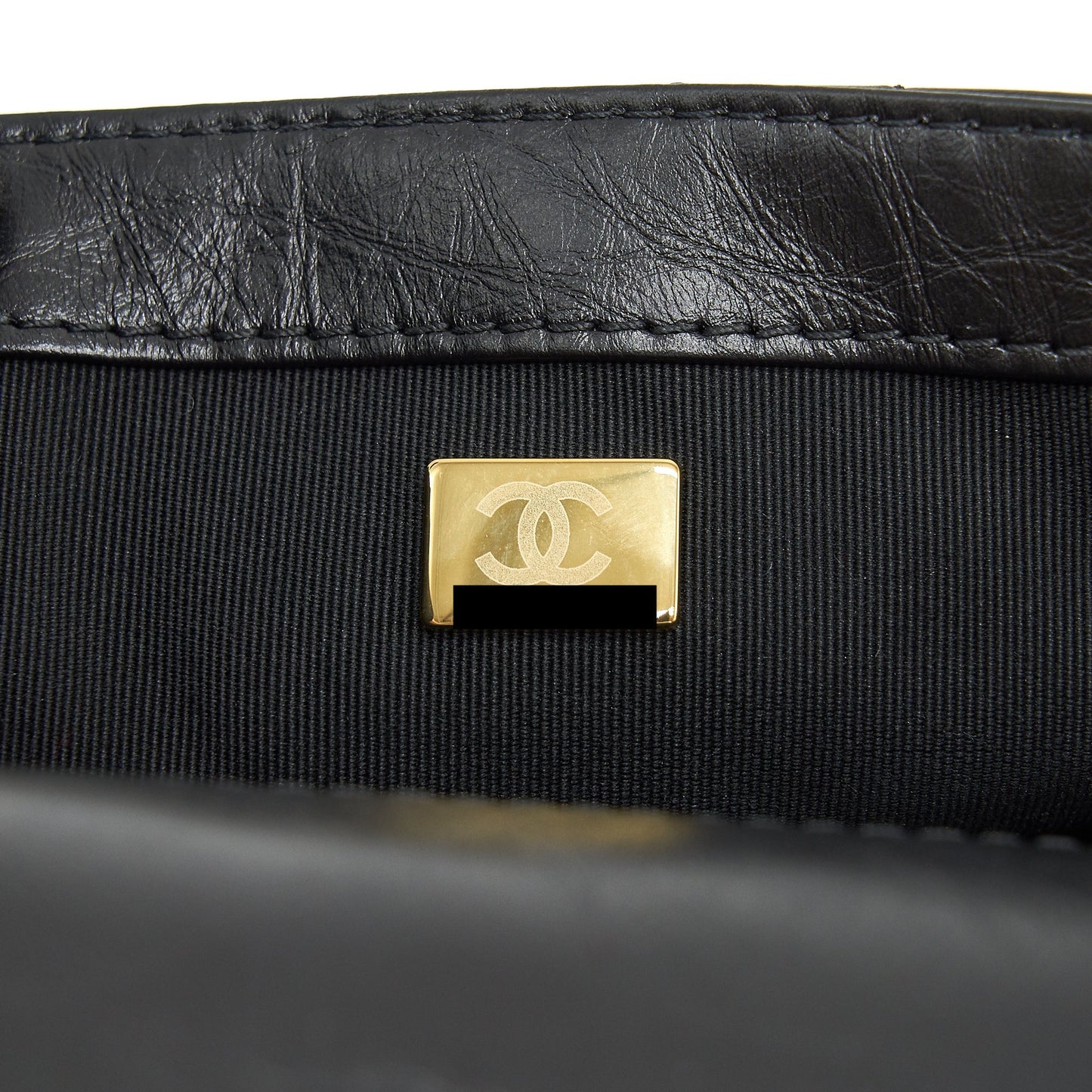 Chanel 21B Messenger Bag Calfskin Black GHW
