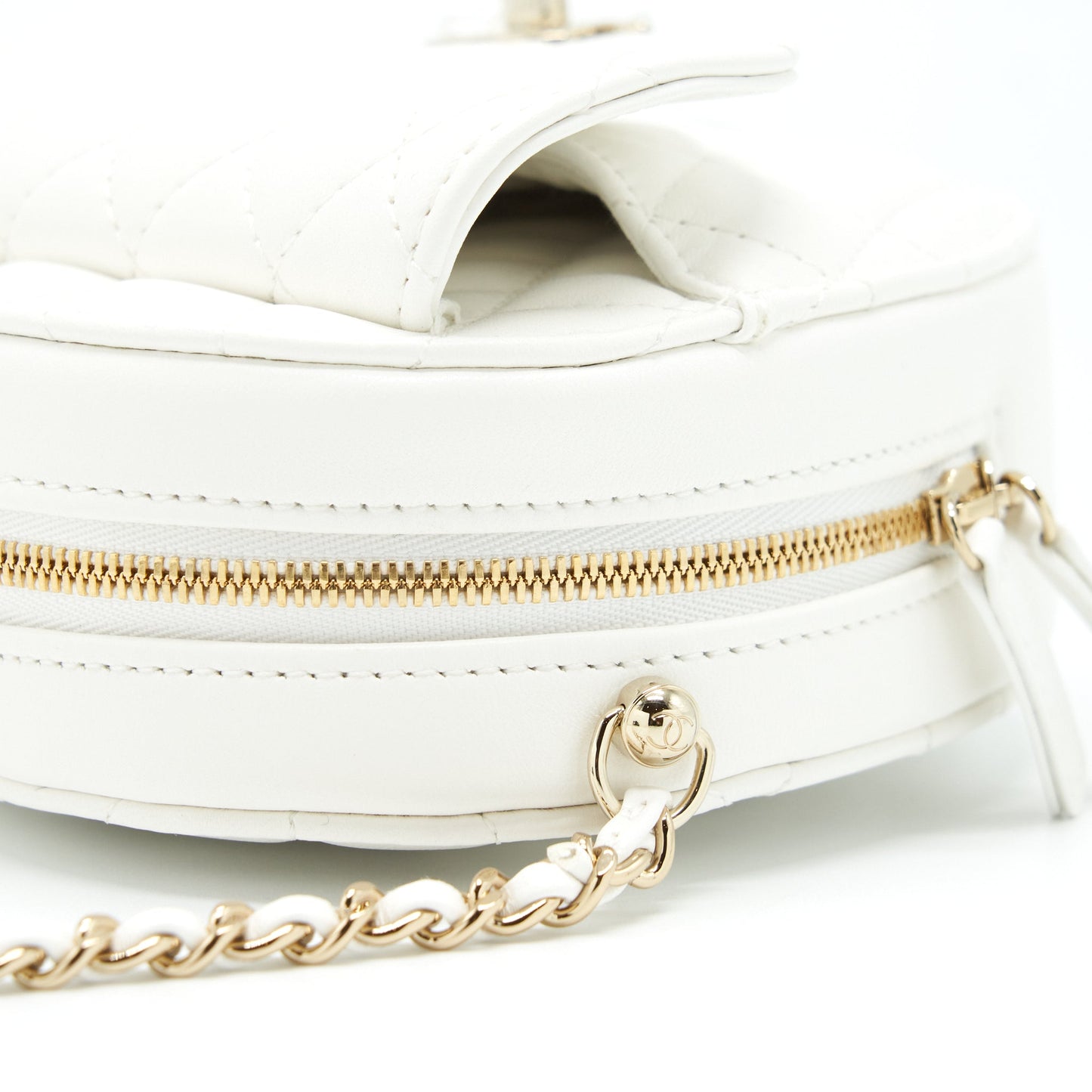 Chanel 22S Heart Bag Lambskin White LGHW (Microchip)