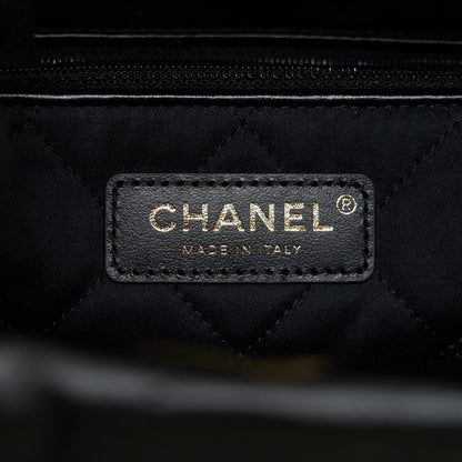 Chanel small 22 Bag black with GHW (microchip)