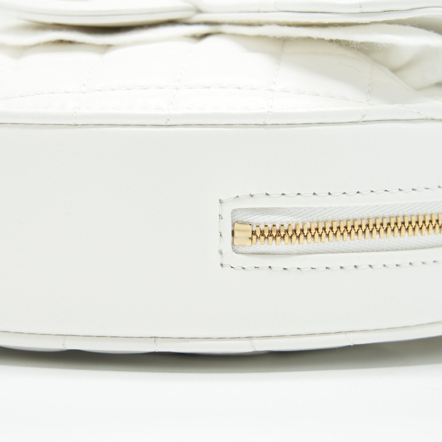 Chanel 22S Heart Bag Lambskin White LGHW (Microchip)