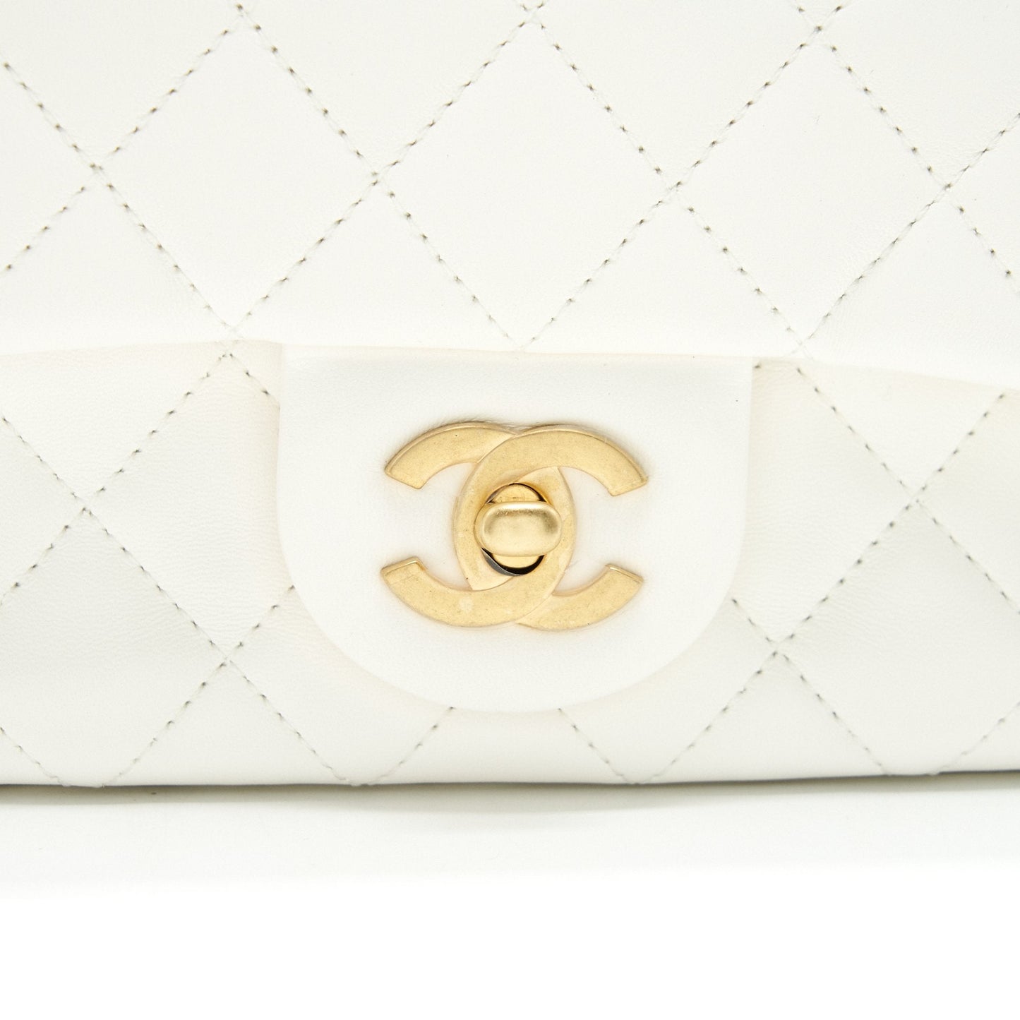 Chanel 21B pearl crush Mini Square flap Bag White GHW